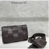 Vävd Venetaz Luxury Cassette Bags Womens Man axel en diagonal två unisex designer väska fårskinn bröstbottegss ljus mode venatas b5tj