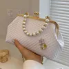 2023 Luxury Designer Women White Shoulder Bags Gold Silver Crossbody Pearl Evening Clutch Chain Shell Clip Party Handväskor 240416