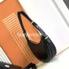 Bolsa de diseño de lujo Bolsas para hombres Bolsos de cuero Half Triangle para mujer Bolsas de axila de cuero de cuero