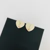 Designer Doppel-Letter-Ohrringe herzförmige weiße Emaille Stud Ohrringe Geometrie berühmte Frauen Ohrringe Hochzeitsfeier Geschenk Messing Schmuck Schmuck