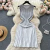 Sommerstrick sexy Gurtkleid Frauen Panzer Elatische Taille Körperkonsumse weibliche Strand Rückenfreies langes Kleid 240415