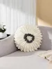 Poduszka 1pc w kształcie chryzantemu okrągła okładka z nowoczesnym i świeżym stylem odpowiednim do sof sal w salonie sypialnie łóżka