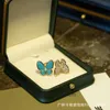 High End Designer ringar för Vancancleff 18K Ny blå turkosa fjärilsring för kvinnor med diamant inlagd dubbelfjäril mångsidig ring som öppnar liten och färsk ring