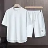 Esportes de lazer conjunto para homens da marca Trendy Brand solta e shorts de mangas curtas simples combinadas com uma roupa bonita