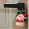 Huile-clés en peluche kirby peluche pendante dessin animé de Noël de la série de Noël décor de coton doux kawaii kirby mignon pendentif en peluche pour enfant girl girl y240415