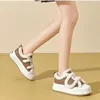 Scarpe casual inverno donne più velluto sneaker top bassa mantengono la piattaforma di altezza di aumento calde per le donne che camminano all'aperto