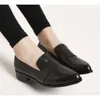 Skor för kvinnor 2024 Point Toe Ladies Summer Footwear Low Heel Elegant Black Moccasins Formell koreansk stil Chic Point sista