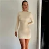 Casual klänningar 10st bulkartiklar grossistpartier miniklänning för kvinnor 2024 lång ärm rygglös bodycon vestidos party streetwear robes m13289