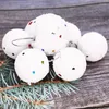 Weihnachtsdekorationen 6PCs kreative Paillettenfeuchtigkeits-Sterne weiße Schneeball 2024 4 cm Schaumkugel Hängende Ornamente für die Weihnachtsbaumdekoration