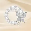 Broches Xiang Pearl en Rhinestone Circle for Women Barokke Trendy Elegant Butterfly Broche Pins Party Wedding Geschenken