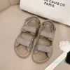 15a Designer C Sandals Zomer hete strandschoen vrouwen kleine geurige leer dikgelselen schoenen vrouwen dragen open teen mode in de zomer caligae beste kwaliteit pakket freigh