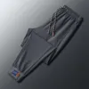 Nouveau pantalon de soie de glace d'été pour hommes, leggings décontractés à la mode et à la mode, pantalon décontracté pour les jeunes élastiques pour hommes élastiques