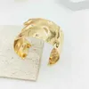 Bangle Uworld teksturowany złoty mankiet złota platowana stal nierdzewna regulowane bransoletki Bangele dla kobiet uderzające wygląd Minimalistyczny biżuterię240417