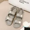 15a Designer C Sandals Zomer hete strandschoen vrouwen kleine geurige leer dikgelselen schoenen vrouwen dragen open teen mode in de zomer caligae beste kwaliteit pakket freigh