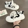 Chaussures décontractées en cuir top bas pour femmes rétro 2024 Automne Corée Version coréenne Sneakers Sneakers Student Lace Up Anti Slip Sport