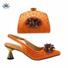 Zapatos de vestir de color naranja Toe puntiagudo de alta calidad Tacón cómodo juego de bolsas a juego para la boda sexy de damas