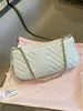 Ny kedja axelväska, armhålväska, fashionabla rimpled kvinnors väska, mångsidig handväska