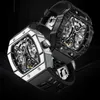 Les hommes regardent des montres-bracelets Skeleton Carbon Man Tourbillon