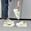 Casual schoenen Ademend vrouwen klassieke dikke sneakers flats veter hoge hakken ronde teen mesh plat platform vulcanisatie plus size