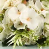 Fleurs de mariage La simulation de la mariée Le fils en dentelle beige tient pour prendre des accessoires de vente occidentale