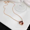 Collier de créateur de marque Vancelfe Luxury Collier de créateur de marque V Gold Ladybug naturel légèrement transparent Red Jade Marrow High Quality Jeweliry Gift