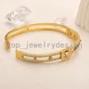 Faux läder armband designer armband märke bokstav armband män kvinnor kristalldesign smycken 18k guld rostfritt stål armband manschett älskare gåvor