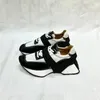 Casual schoenen platform sneakers van zwarte witte buckle lucht mesh designer trainers dikke bodem dikke dames gevulkaniseerd