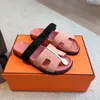 2024 Designer tofflor Chypre Sandal Sliders Flop Flops Flop Sandals Beach Comfort Calfskin Leather Natural Suede Goatskin In Brown Black for Women and Men