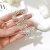 Brooches Skeds Exquise Women Rhingestone Flower Luxury broche épingle décontractée Badges cristaux Elegant Lady Party Banquet Corsage