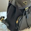 Дизайнерский дизайнер роскошных брендов рюкзак с парашютом пакета бутик для женских рюкзаков 7A Triangle среднего размера.