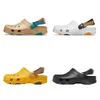 Design Sandals obstruent des pantoufles avec des charmes chaures décoratifs de créateurs de bouton décoratifs
