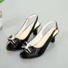 Отсуть обувь модные лук декоративные сандалии 2024 Женская средняя каблука в стиле рта в стиле рта Zapatos Mujer Designer Luxury