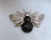 TKJ 925 Serling Serling Silver Golded Cz Diamond Diamond Round Sapphire Bee Enamel Pin Pin Brooches для женщин