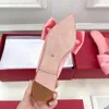 Bloque de seda Toe puntiagudas de tacón de aguja de 6 cm Mulas Mulas de cuero genuino Sandalias de lujo de lujo para mujeres zapatillas de fondo plano 35-42 con caja