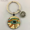 Keychains Lanyards Hot Selling Eye of Horus Keychain Classic Egyptian Rune Rune Evil Art Drukte Glass Cabochon Key Chain Amulet voor mannen en vrouwen Y240417