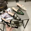 Slippers 2024 Europese stijl Bright Surface Patent Leather Mueller Schoenen Dames met hoge hakken Wedge Fashion