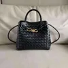 Bolsa feminina Capacidade de Bottegs Buttegs Fuckle Leather estilo Lady Tote 2024 Classic One Metal Andiamo Rope New Large Totes Totes Bags MD1Y