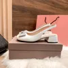 Mm abito di lusso shingback sandalo pompe designer donne scarpe singola brevetto in pelle in pelle heels quadrati tacchi a blocchi lettera