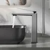 Robinets de lavabo de salle de bain robinet noir plus grand corps haut et mélangeur à eau froide pont monté gris gris rotation rotation