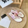 2025New Fashion Sandals Top Designer Pantoffeln Echtes Lederbrief Strandschuhe Outdoor Anti -Slip -Fischgramm -Hausschuhe Frauen Flat Gummi Schuhe Süßigkeiten Innenräume