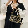 Umhängetaschen Winter Vintage Zebra Muster Unterarmtasche Frauen Plüsch Herbst Handtasche Weich warm
