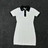 2024 Designer feminino de luxo usa polo de manga curta pescoço elegante de embalagem de embalagem moderna vestido de moda deslumbrante, tamanho s-xl