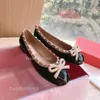 Familie kleines Ballett Sommermädchen Tino gegen Schuhe Nieten Flach Frauen 2024 Ballerinas Bogen französische Schuhleder Single Stud Itb8