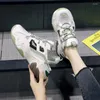 Фитнес-обувь женская кроссовки 2024 модная дышащая женщина-теннисная женщина-платформы дизайнерские платформы сетчатые тренеры женские