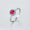 Europäischer Retro Ruby Ring S925 Sterling Silver Micro Set Zirkon Luxusmarke Ring Europäische und amerikanische heiße Mode Frauen High -End -Juwelier Muttertagsgeschenk SPC