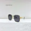 Designer neuer hochwertiger Miui Frauen Square Sonnenbrille Luxus Metallbein Buchstabe Design Richtige Version Shades Brille Weiblichkeit