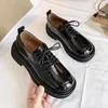 Sıradan Ayakkabı Kadın Daireleri 2024 Bahar Oxfords Platform Patent Deri Slip-On Sivri Brogue Loafers