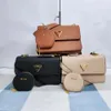 Diseñador de bolsos Venta caliente Venta de 50% de descuento en bolsos de hombro Nuevo versátil Solid Color Flip Bolsa Triangle Triangle Bolsos Square Single Crossbody