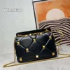Stud Lady Fashion Rivet Vallentiiino Grid One Leather Straddle Chain Handheld Diagonal Square Bag Shoulder Small Bags VMH3