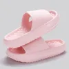 Plats de plate-forme d'épaisseur d'épaisseur Eva Soft Sole Oreiller Slides Summer Beach Flip Flop Non Slip Bathroom Home Y240412